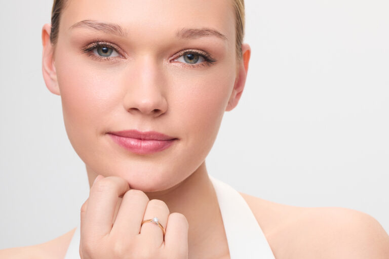 Jak wybrać pierścionek zaręczynowy?